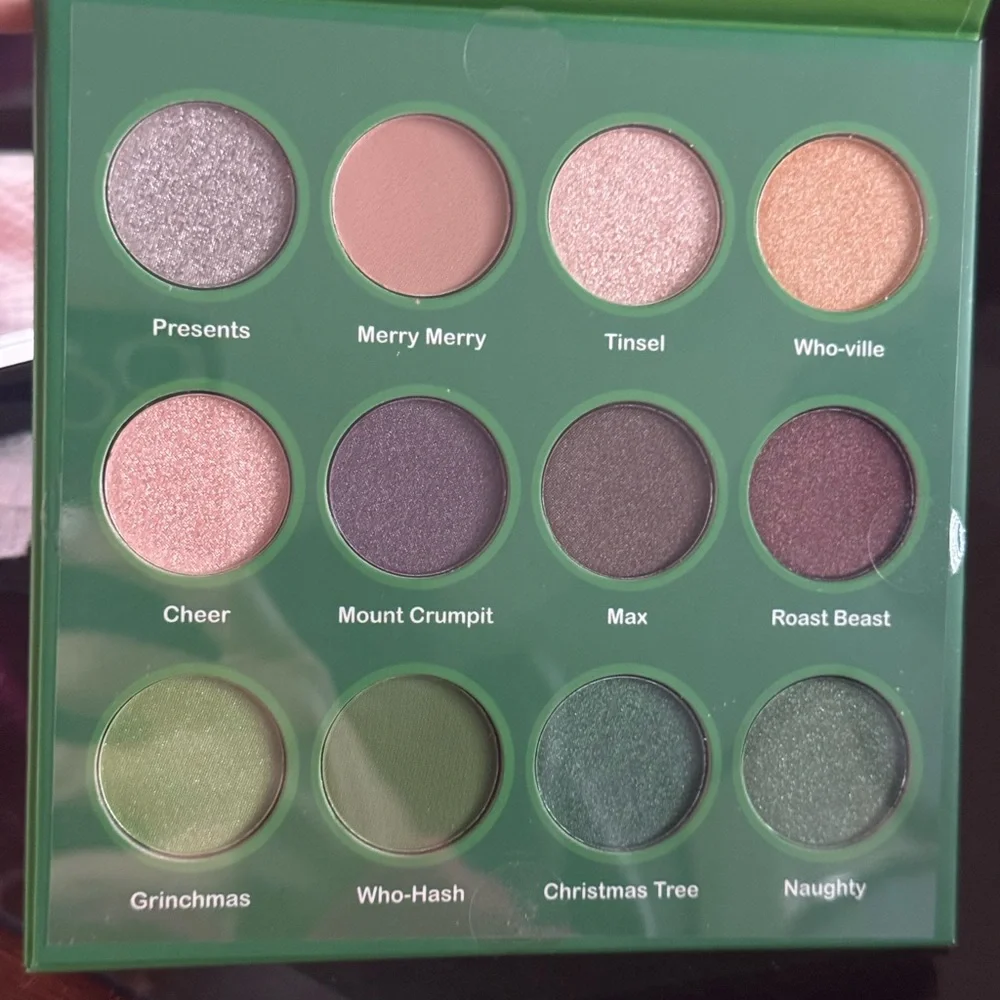 The Grinch Eyeshadow Pallet -‎ New